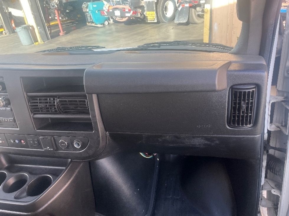 Light Duty Box Truck-Light and Medium Duty Trucks-GMC-2021-Savana G33903-Fontana-CA-128,174\n\t\tmiles-$ 25,500 - Image 21