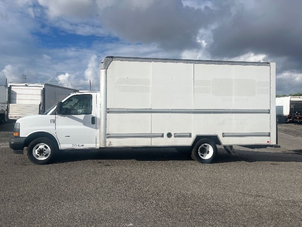 Light Duty Box Truck-Light and Medium Duty Trucks-GMC-2021-Savana G33903-Fontana-CA-128,174\n\t\tmiles-$ 25,500 - Image 4