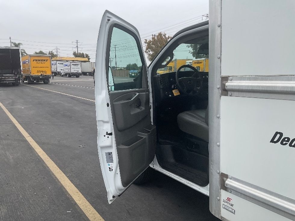 Light Duty Box Truck-Light and Medium Duty Trucks-GMC-2021-Savana G33903-Fontana-CA-70,339\n\t\tmiles-$ 34,000 - Image 16
