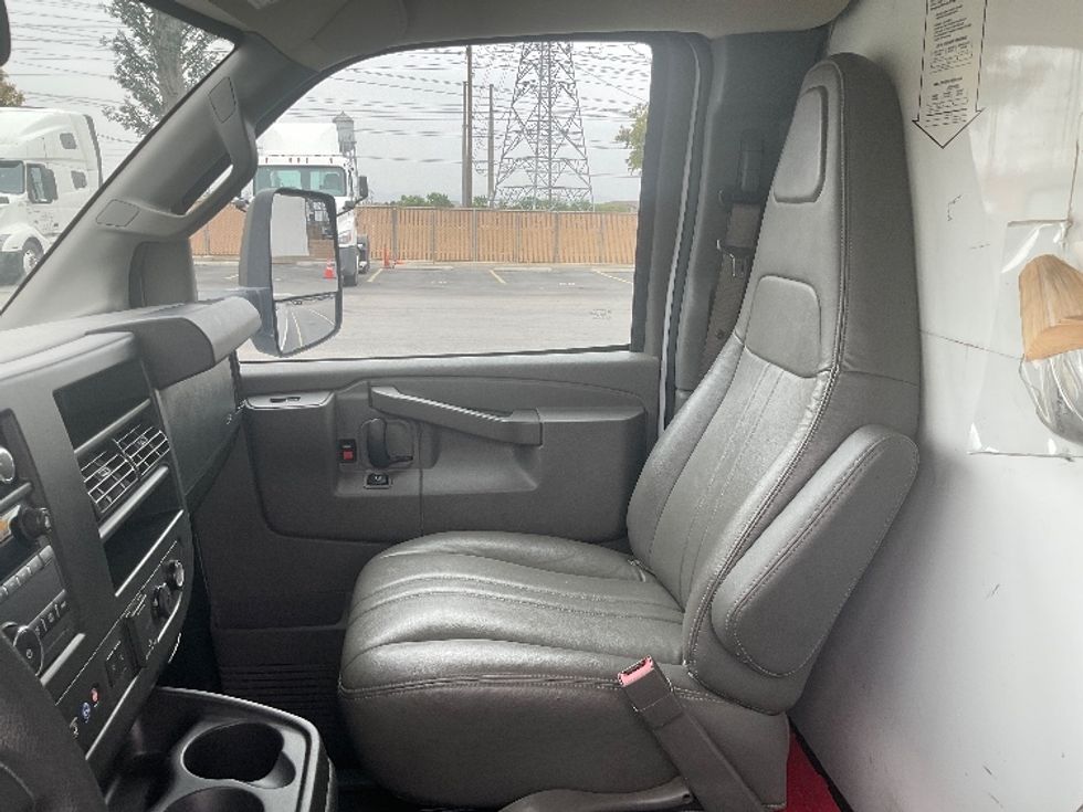 Light Duty Box Truck-Light and Medium Duty Trucks-GMC-2021-Savana G33903-Fontana-CA-70,339\n\t\tmiles-$ 34,000 - Image 19