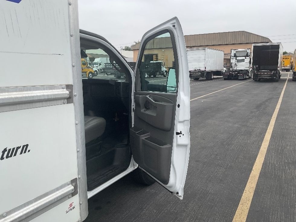 Light Duty Box Truck-Light and Medium Duty Trucks-GMC-2021-Savana G33903-Fontana-CA-70,339\n\t\tmiles-$ 34,000 - Image 20