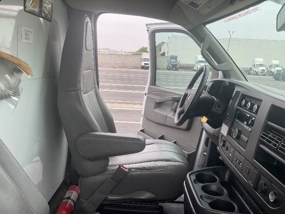 Light Duty Box Truck-Light and Medium Duty Trucks-GMC-2021-Savana G33903-Fontana-CA-70,339\n\t\tmiles-$ 34,000 - Image 22