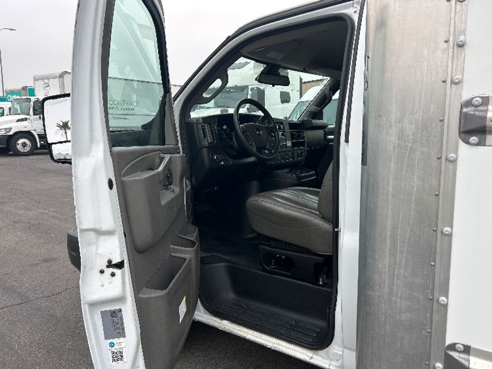 Light Duty Box Truck-Light and Medium Duty Trucks-GMC-2021-Savana G33903-Fontana-CA-73,803\n\t\tmiles-$ 33,500 - Image 16