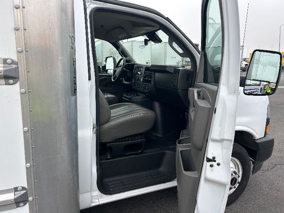 Light Duty Box Truck-Light and Medium Duty Trucks-GMC-2021-Savana G33903-Fontana-CA-73,803\n\t\tmiles-$ 33,500 - Image 20
