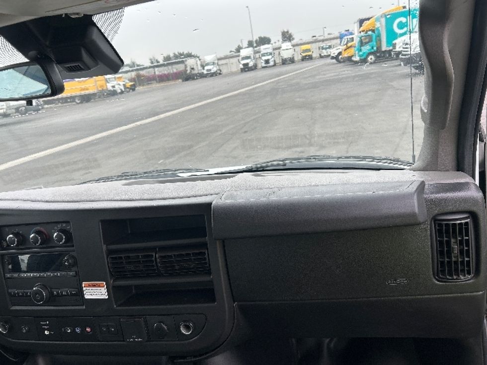 Light Duty Box Truck-Light and Medium Duty Trucks-GMC-2021-Savana G33903-Fontana-CA-73,803\n\t\tmiles-$ 33,500 - Image 21
