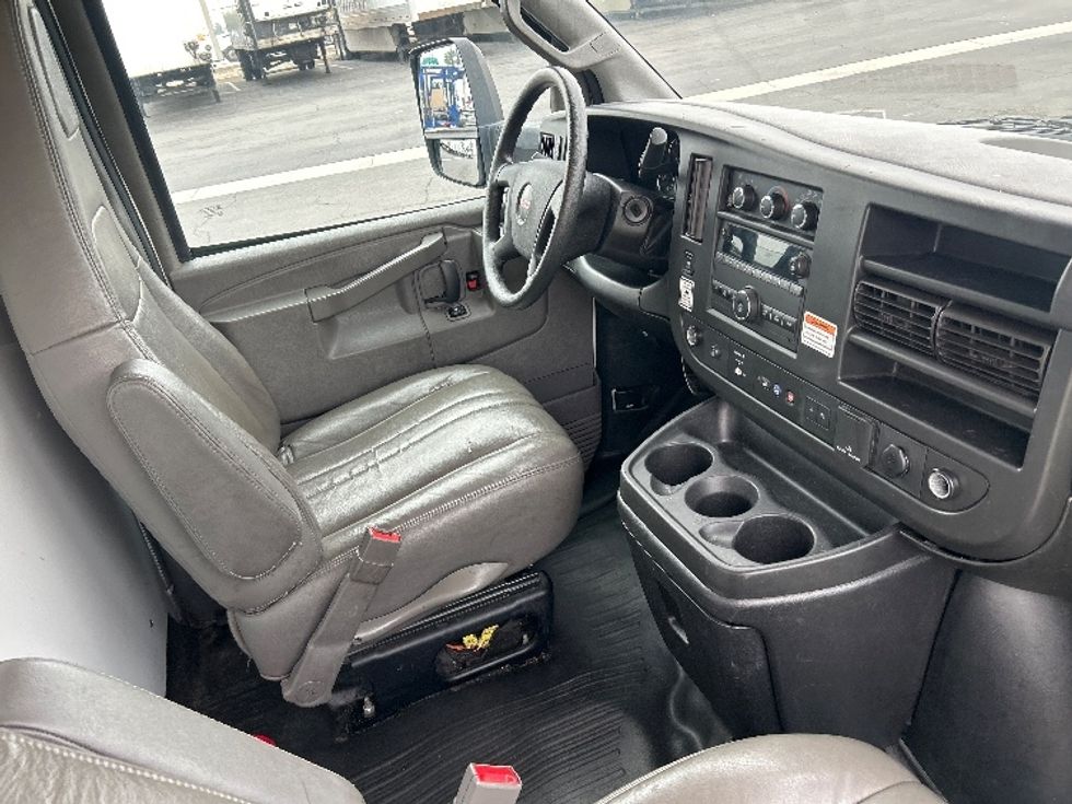 Light Duty Box Truck-Light and Medium Duty Trucks-GMC-2021-Savana G33903-Fontana-CA-73,803\n\t\tmiles-$ 33,500 - Image 22
