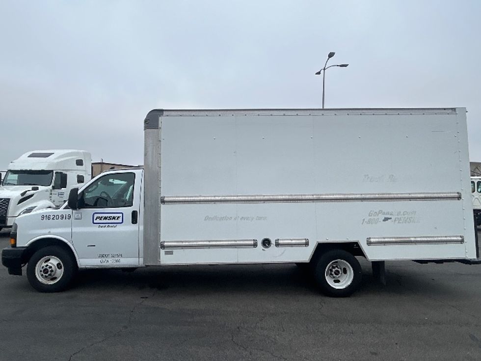 Light Duty Box Truck-Light and Medium Duty Trucks-GMC-2021-Savana G33903-Fontana-CA-73,803\n\t\tmiles-$ 33,500 - Image 4