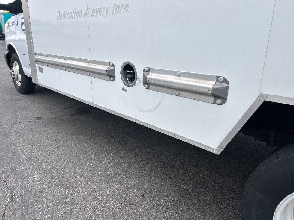 Light Duty Box Truck-Light and Medium Duty Trucks-GMC-2021-Savana G33903-Fontana-CA-73,803\n\t\tmiles-$ 33,500 - Image 5