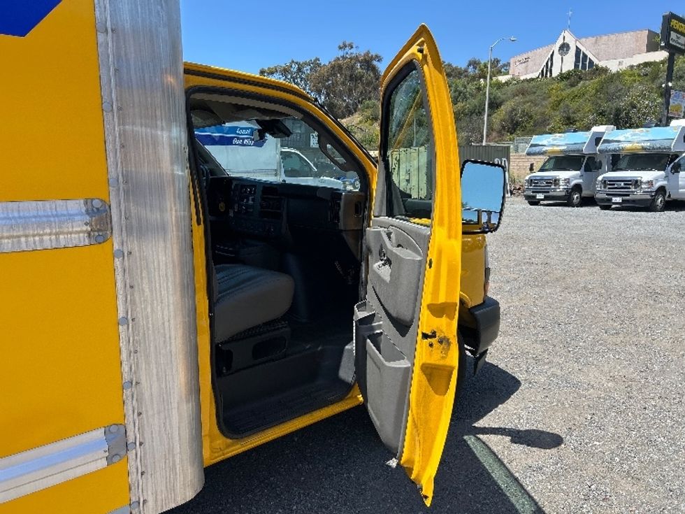 Light Duty Box Truck-Light and Medium Duty Trucks-GMC-2021-Savana G33903-Fontana-CA-75,616\n\t\tmiles-$ 29,000 - Image 20