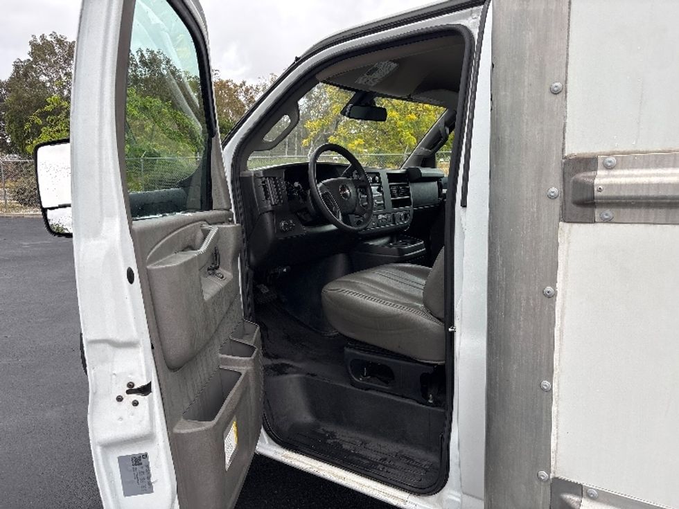 Light Duty Box Truck-Light and Medium Duty Trucks-GMC-2021-Savana G33903-Fontana-CA-78,034\n\t\tmiles-$ 32,500 - Image 16