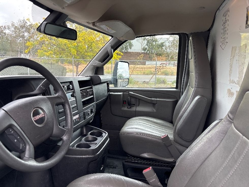 Light Duty Box Truck-Light and Medium Duty Trucks-GMC-2021-Savana G33903-Fontana-CA-78,034\n\t\tmiles-$ 32,500 - Image 19