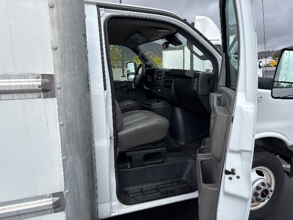 Light Duty Box Truck-Light and Medium Duty Trucks-GMC-2021-Savana G33903-Fontana-CA-78,034\n\t\tmiles-$ 32,500 - Image 20