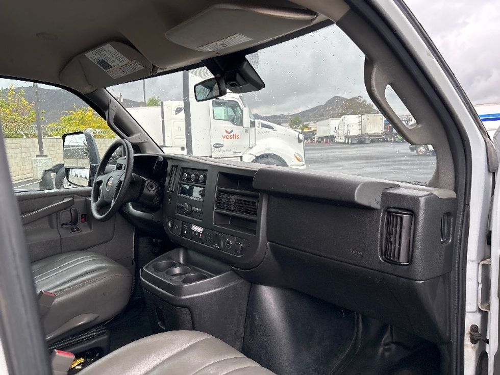 Light Duty Box Truck-Light and Medium Duty Trucks-GMC-2021-Savana G33903-Fontana-CA-78,034\n\t\tmiles-$ 32,500 - Image 21