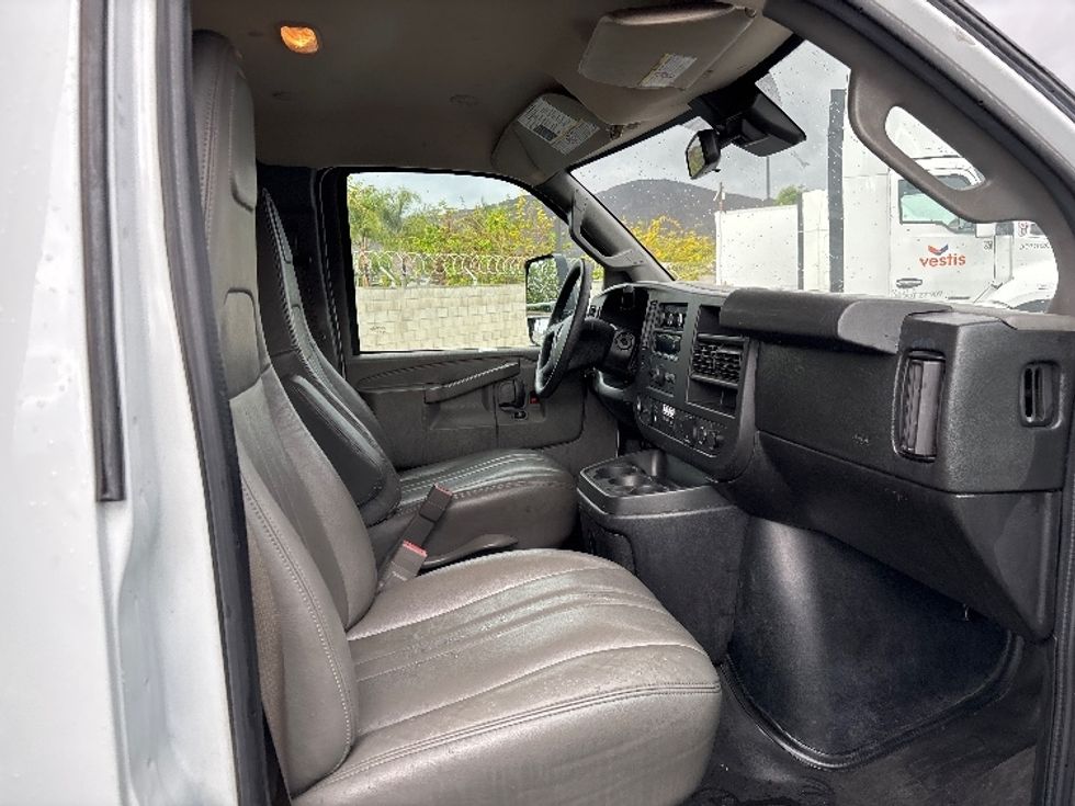 Light Duty Box Truck-Light and Medium Duty Trucks-GMC-2021-Savana G33903-Fontana-CA-78,034\n\t\tmiles-$ 32,500 - Image 22