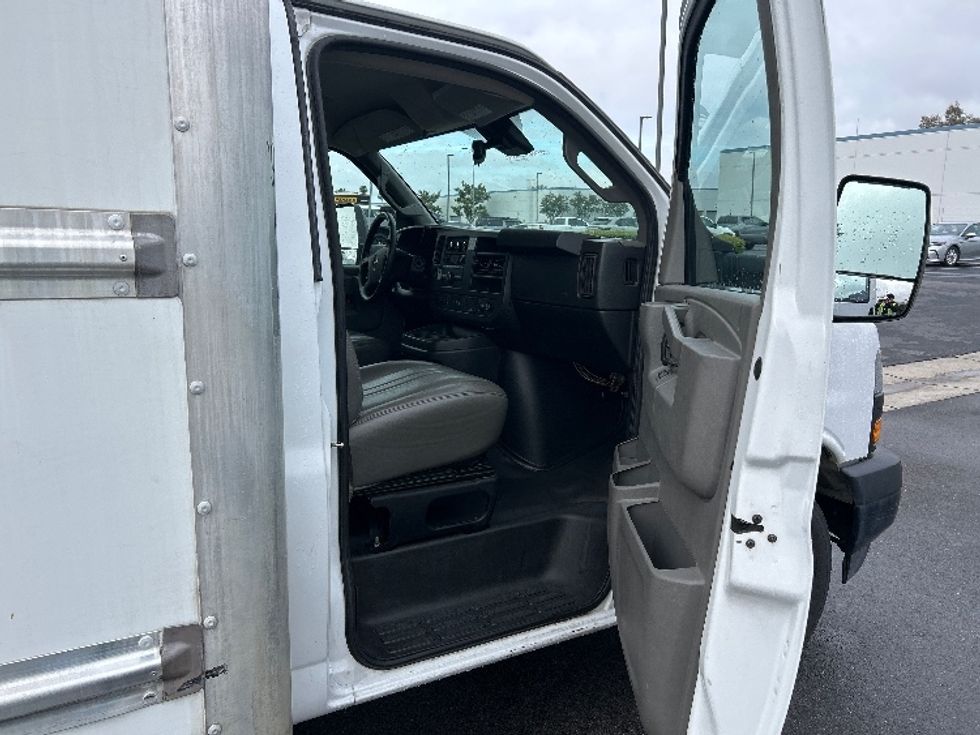 Light Duty Box Truck-Light and Medium Duty Trucks-GMC-2021-Savana G33903-Fontana-CA-83,200\n\t\tmiles-$ 27,250 - Image 20