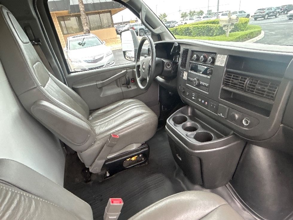 Light Duty Box Truck-Light and Medium Duty Trucks-GMC-2021-Savana G33903-Fontana-CA-83,200\n\t\tmiles-$ 27,250 - Image 22