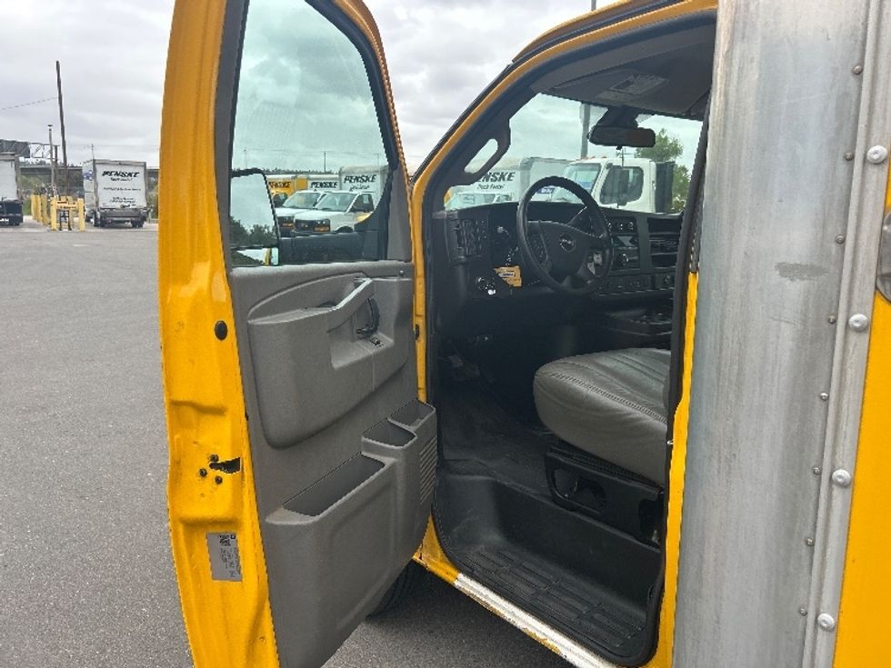 Light Duty Box Truck-Light and Medium Duty Trucks-GMC-2021-Savana G33903-Fontana-CA-86,625\n\t\tmiles-$ 29,250 - Image 15