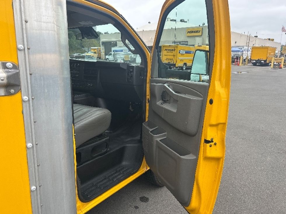 Light Duty Box Truck-Light and Medium Duty Trucks-GMC-2021-Savana G33903-Fontana-CA-86,625\n\t\tmiles-$ 29,250 - Image 19