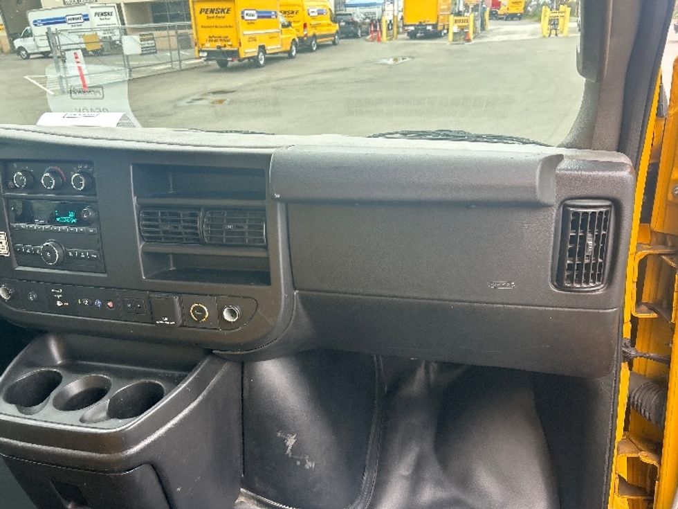 Light Duty Box Truck-Light and Medium Duty Trucks-GMC-2021-Savana G33903-Fontana-CA-86,625\n\t\tmiles-$ 29,250 - Image 20