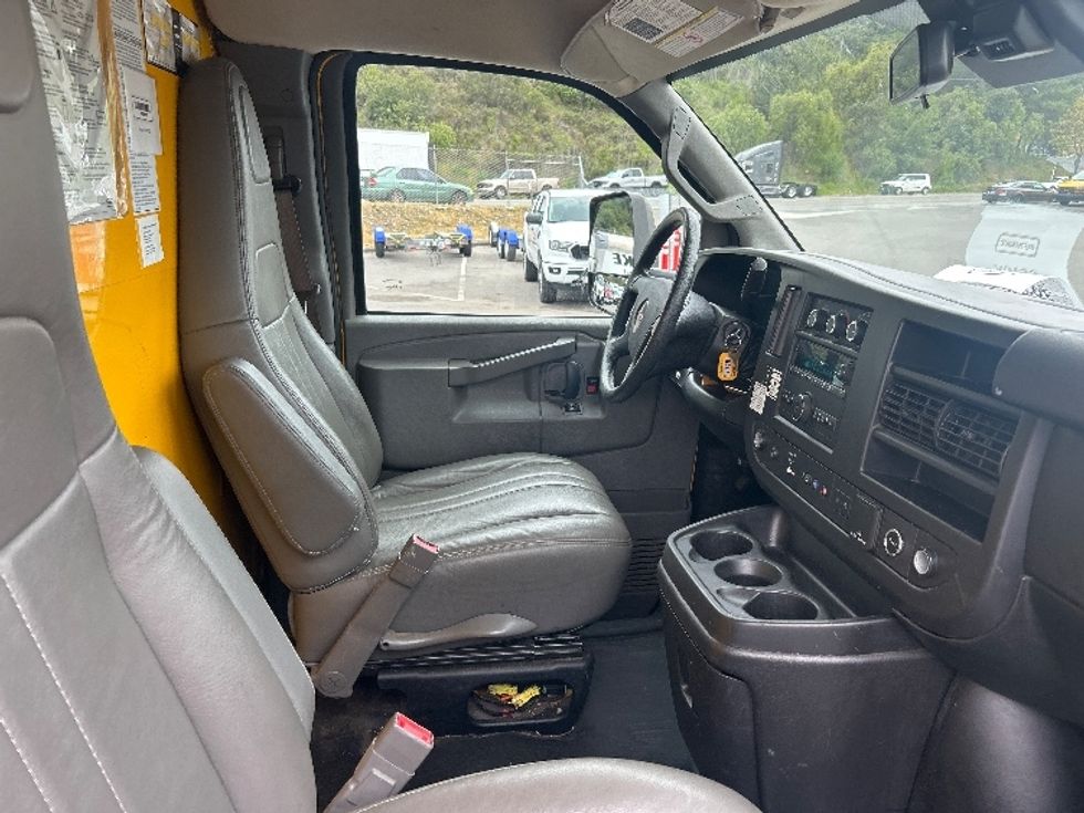 Light Duty Box Truck-Light and Medium Duty Trucks-GMC-2021-Savana G33903-Fontana-CA-86,625\n\t\tmiles-$ 29,250 - Image 21