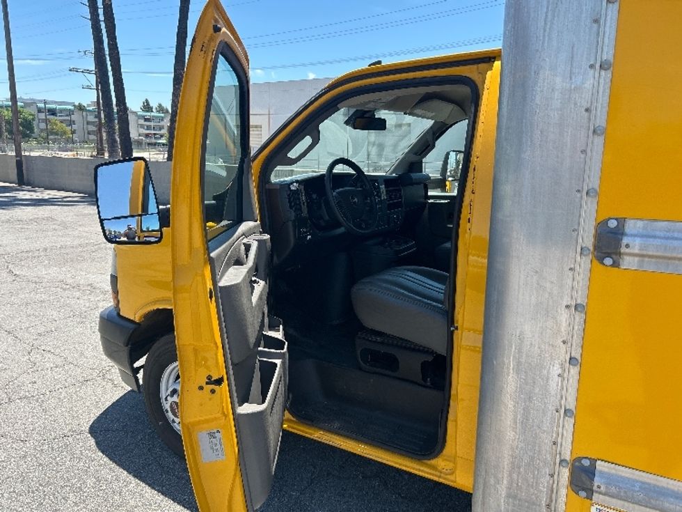 Light Duty Box Truck-Light and Medium Duty Trucks-GMC-2021-Savana G33903-Fontana-CA-88,076\n\t\tmiles-$ 29,000 - Image 16