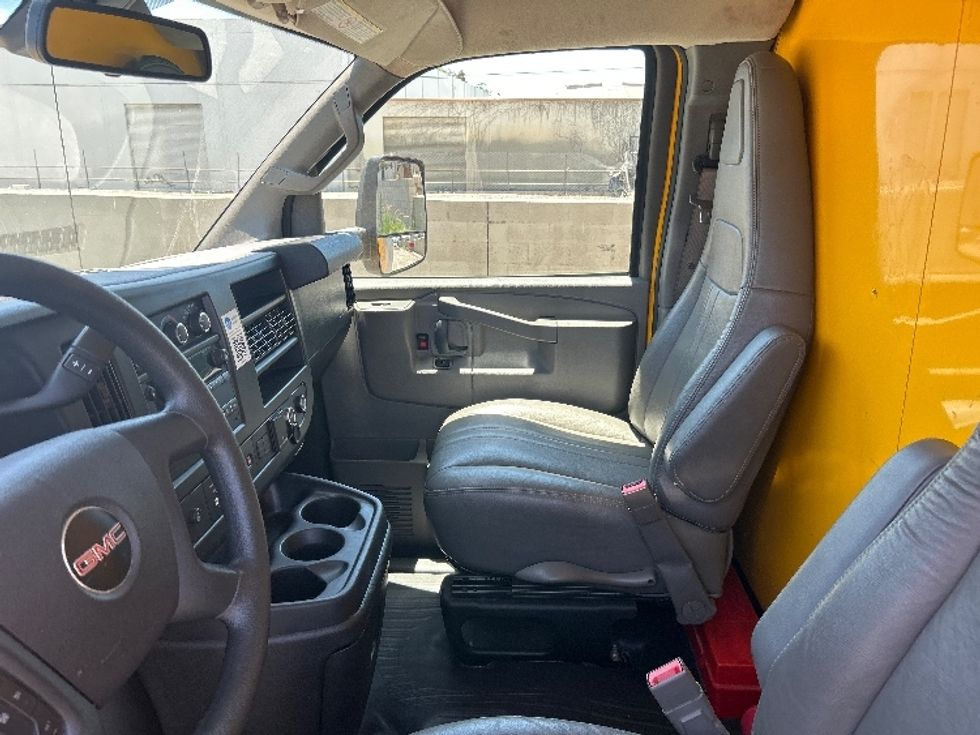 Light Duty Box Truck-Light and Medium Duty Trucks-GMC-2021-Savana G33903-Fontana-CA-88,076\n\t\tmiles-$ 29,000 - Image 19