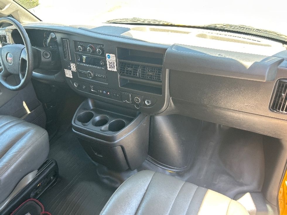 Light Duty Box Truck-Light and Medium Duty Trucks-GMC-2021-Savana G33903-Fontana-CA-88,076\n\t\tmiles-$ 29,000 - Image 21