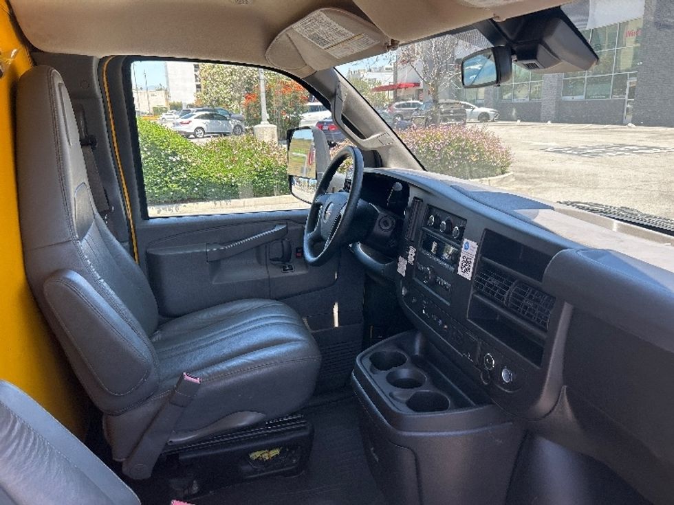 Light Duty Box Truck-Light and Medium Duty Trucks-GMC-2021-Savana G33903-Fontana-CA-88,076\n\t\tmiles-$ 29,000 - Image 22