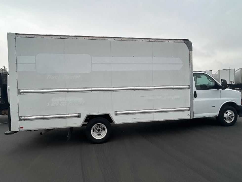 Light Duty Box Truck-Light and Medium Duty Trucks-GMC-2021-Savana G33903-Fontana-CA-88,341\n\t\tmiles-$ 32,500 - Image 15