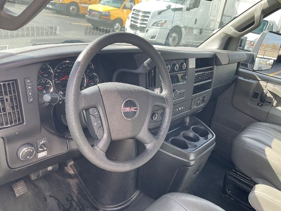 Light Duty Box Truck-Light and Medium Duty Trucks-GMC-2021-Savana G33903-Fontana-CA-88,341\n\t\tmiles-$ 32,500 - Image 17