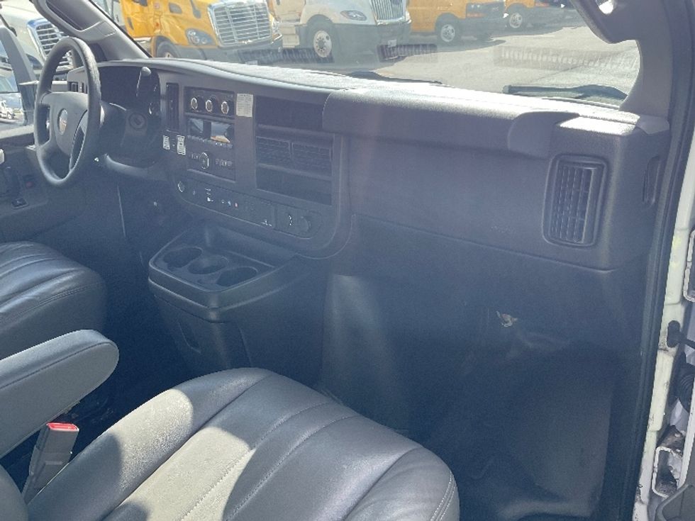 Light Duty Box Truck-Light and Medium Duty Trucks-GMC-2021-Savana G33903-Fontana-CA-88,341\n\t\tmiles-$ 32,500 - Image 21