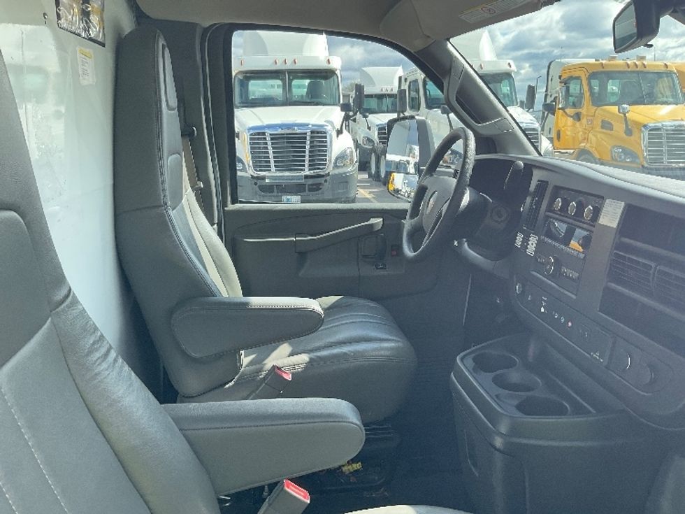 Light Duty Box Truck-Light and Medium Duty Trucks-GMC-2021-Savana G33903-Fontana-CA-88,341\n\t\tmiles-$ 32,500 - Image 22