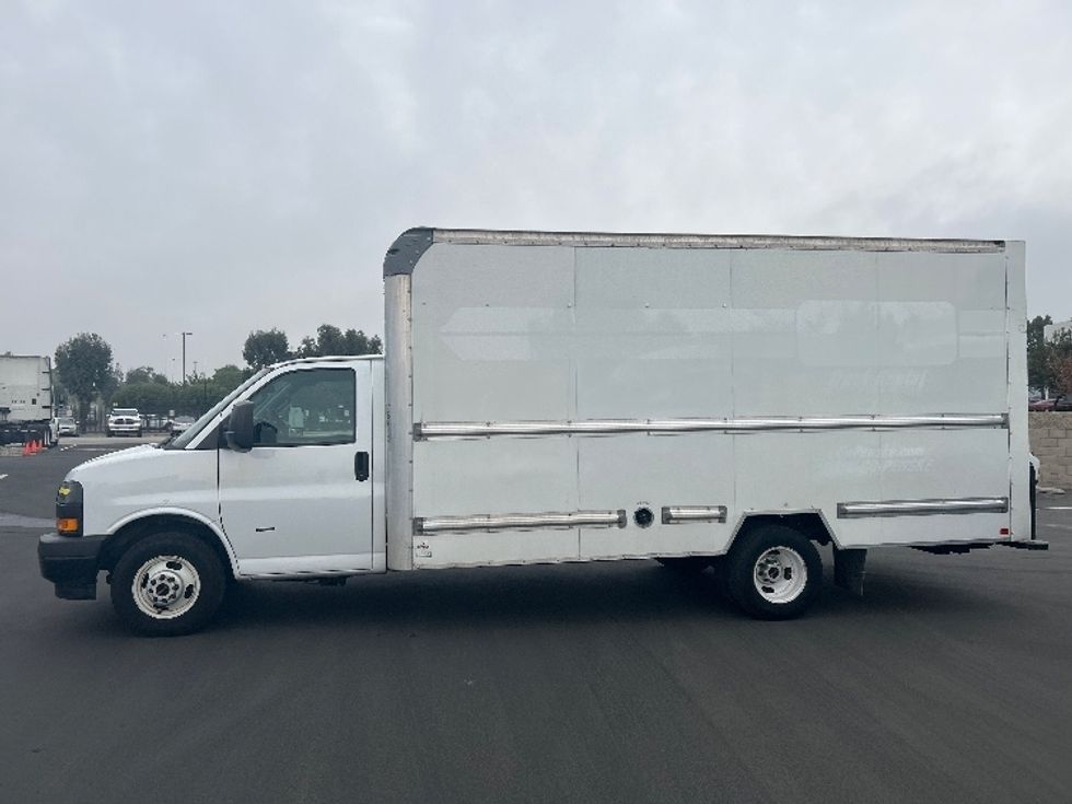 Light Duty Box Truck-Light and Medium Duty Trucks-GMC-2021-Savana G33903-Fontana-CA-88,341\n\t\tmiles-$ 32,500 - Image 4