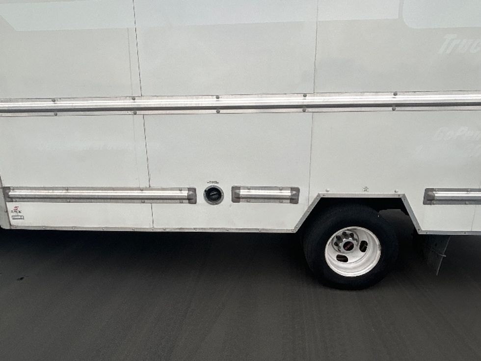Light Duty Box Truck-Light and Medium Duty Trucks-GMC-2021-Savana G33903-Fontana-CA-88,341\n\t\tmiles-$ 32,500 - Image 5