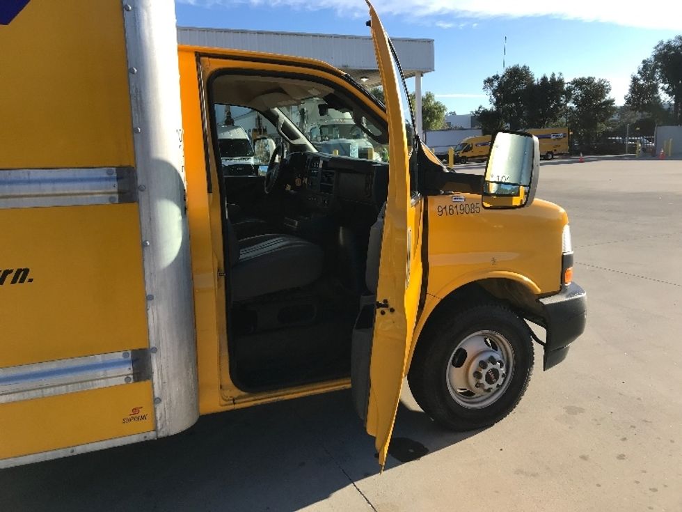 Light Duty Box Truck-Light and Medium Duty Trucks-GMC-2021-Savana G33903-Fontana-CA-90,682\n\t\tmiles-$ 28,750 - Image 20