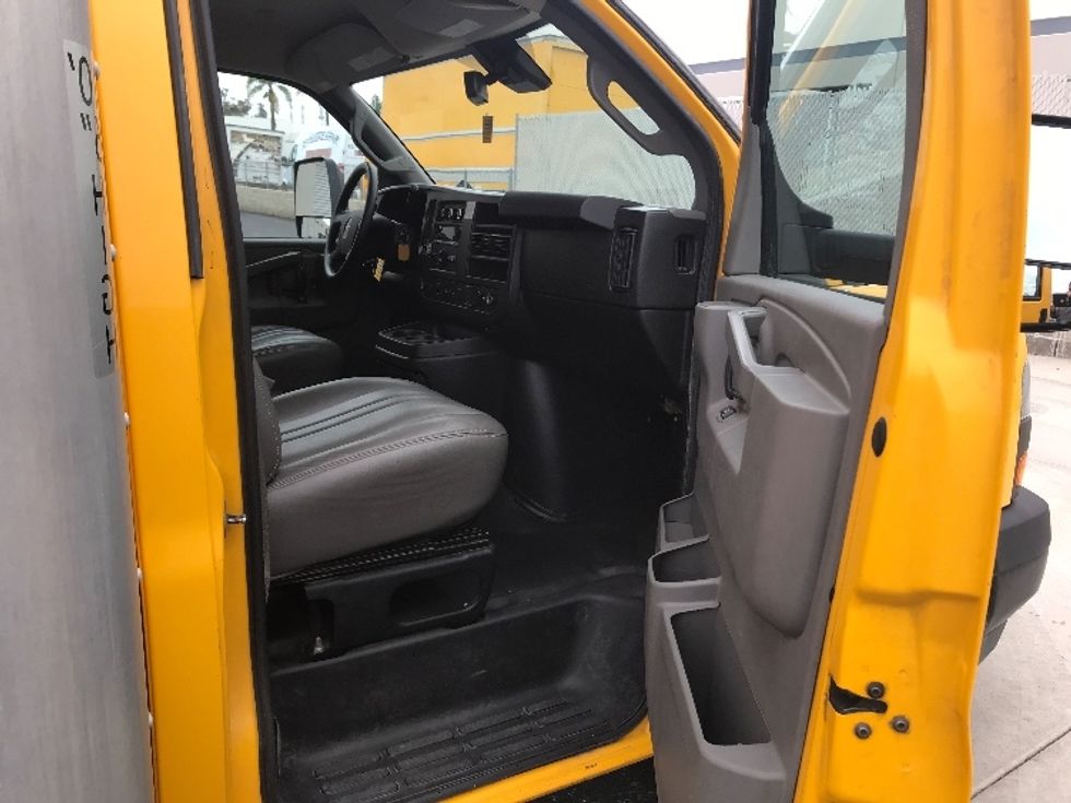 Light Duty Box Truck-Light and Medium Duty Trucks-GMC-2021-Savana G33903-Fontana-CA-90,783\n\t\tmiles-$ 28,750 - Image 19