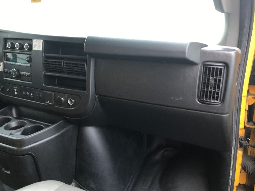 Light Duty Box Truck-Light and Medium Duty Trucks-GMC-2021-Savana G33903-Fontana-CA-90,783\n\t\tmiles-$ 28,750 - Image 20