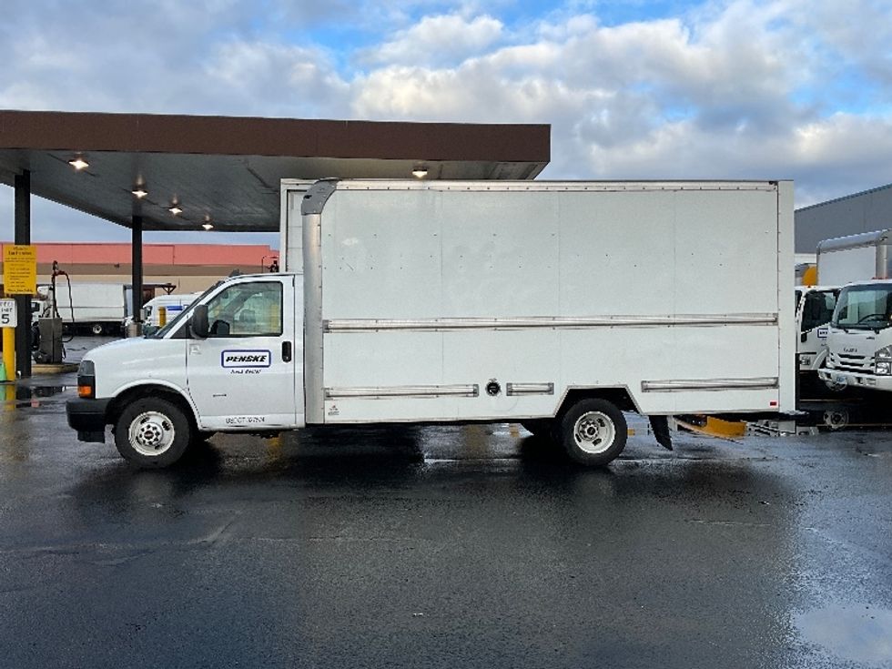 Light Duty Box Truck-Light and Medium Duty Trucks-GMC-2021-Savana G33903-Fontana-CA-91,751\n\t\tmiles-$ 32,250 - Image 4