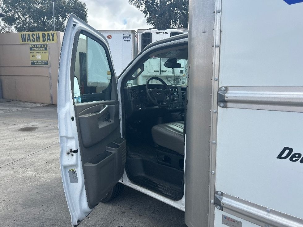 Light Duty Box Truck-Light and Medium Duty Trucks-GMC-2021-Savana G33903-Fontana-CA-92,619\n\t\tmiles-$ 31,500 - Image 16