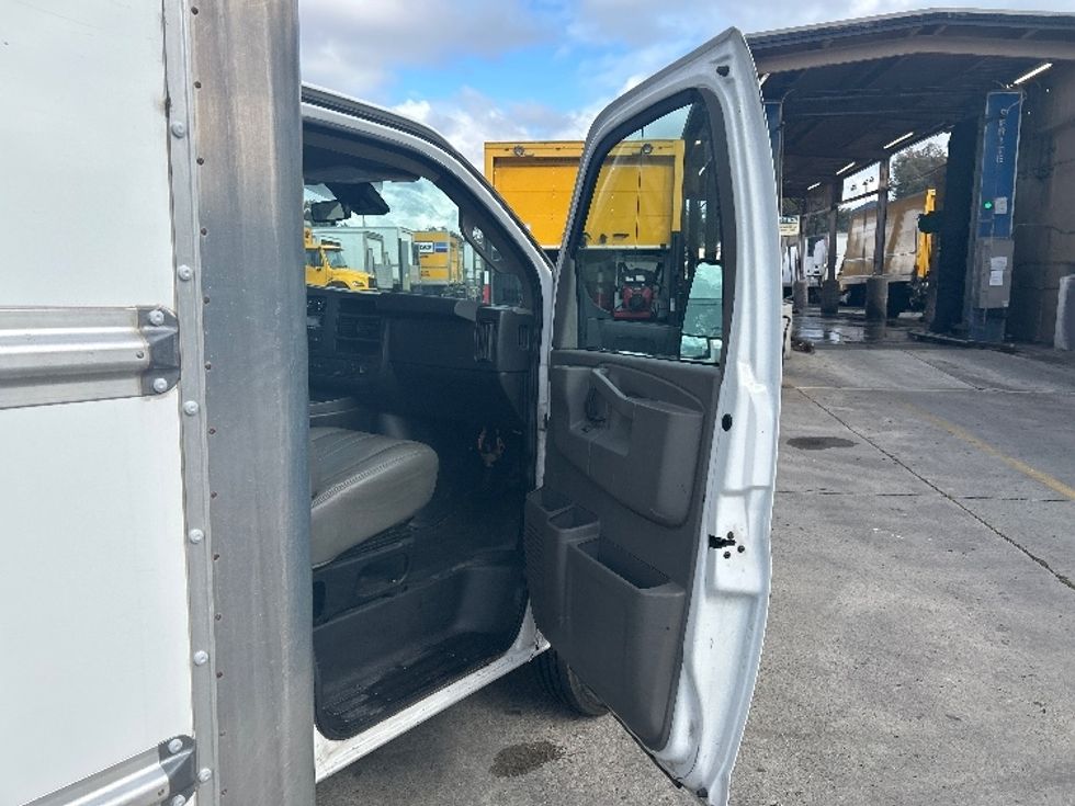 Light Duty Box Truck-Light and Medium Duty Trucks-GMC-2021-Savana G33903-Fontana-CA-92,619\n\t\tmiles-$ 31,500 - Image 20