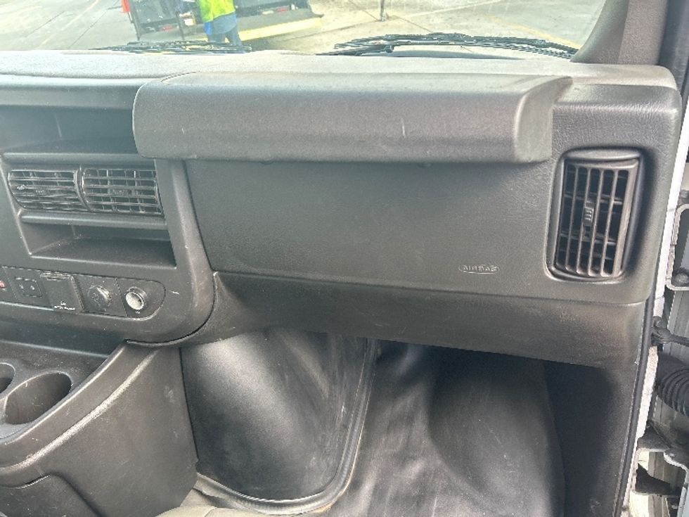 Light Duty Box Truck-Light and Medium Duty Trucks-GMC-2021-Savana G33903-Fontana-CA-92,619\n\t\tmiles-$ 31,500 - Image 21