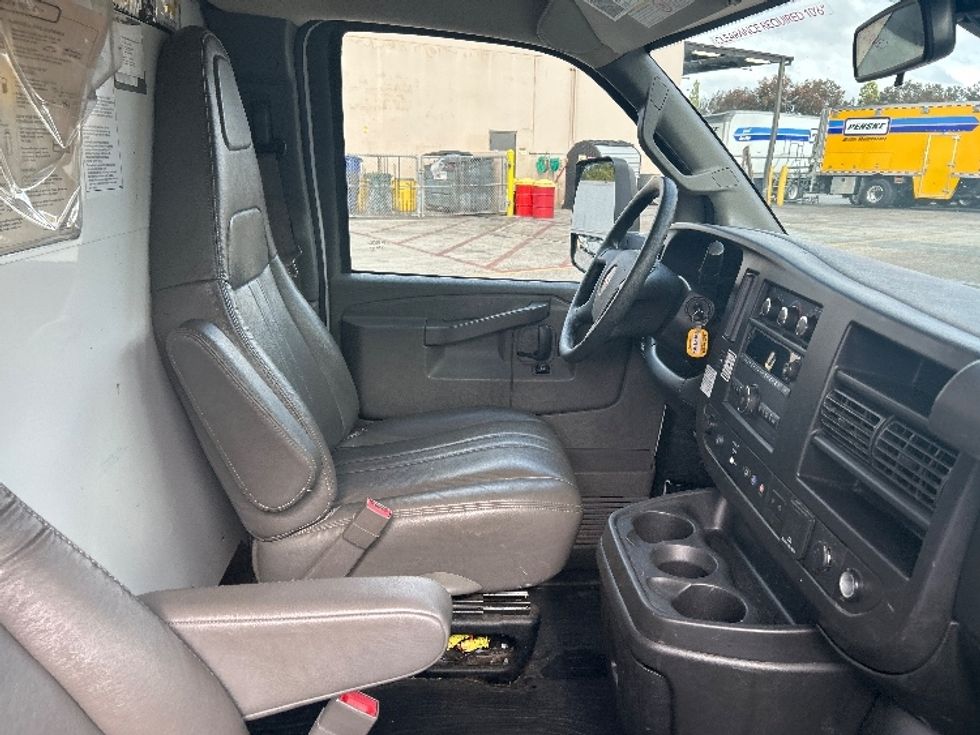 Light Duty Box Truck-Light and Medium Duty Trucks-GMC-2021-Savana G33903-Fontana-CA-92,619\n\t\tmiles-$ 31,500 - Image 22