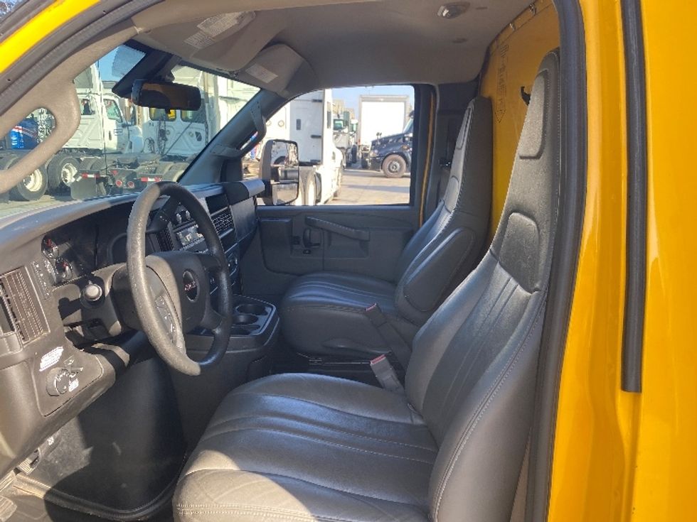 Light Duty Box Truck-Light and Medium Duty Trucks-GMC-2021-Savana G33903-Fontana-CA-96,719\n\t\tmiles-$ 28,000 - Image 16