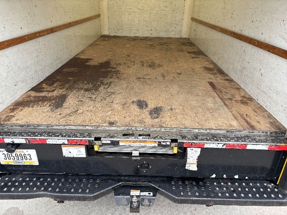 Light Duty Box Truck-Light and Medium Duty Trucks-GMC-2021-Savana G33903-Fontana-CA-97,987\n\t\tmiles-$ 27,750 - Image 10