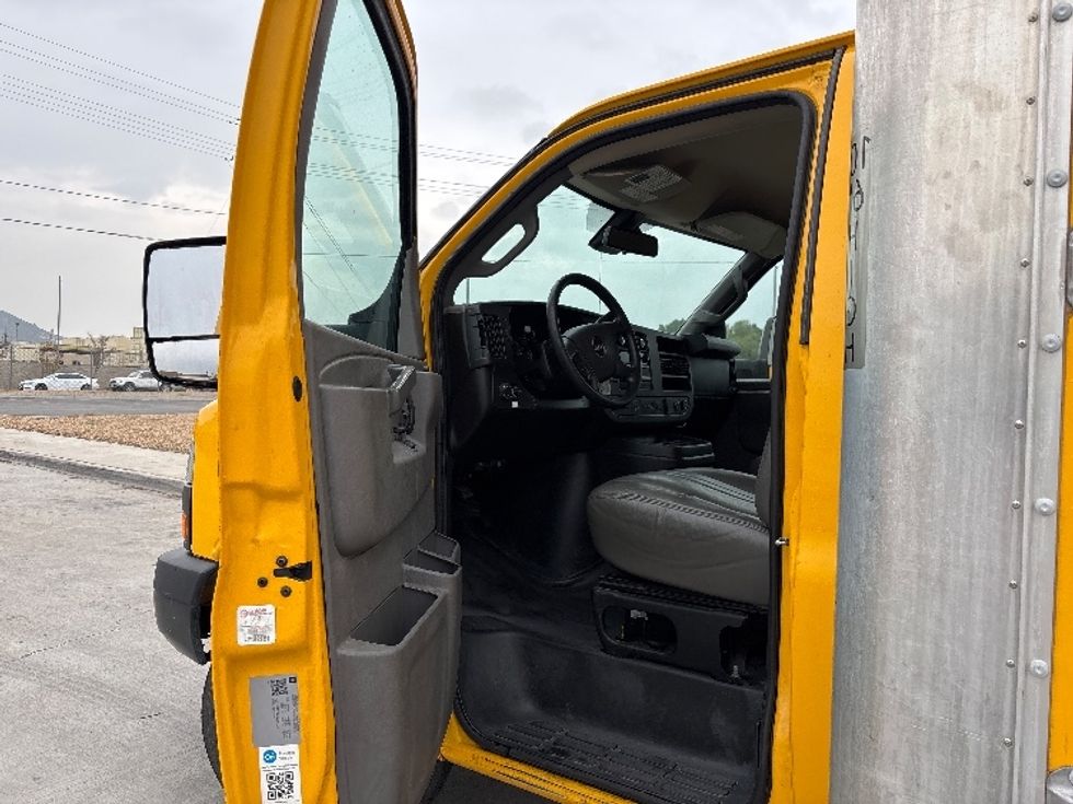 Light Duty Box Truck-Light and Medium Duty Trucks-GMC-2021-Savana G33903-Fontana-CA-97,987\n\t\tmiles-$ 27,750 - Image 16