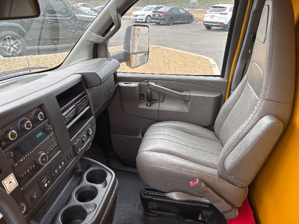 Light Duty Box Truck-Light and Medium Duty Trucks-GMC-2021-Savana G33903-Fontana-CA-97,987\n\t\tmiles-$ 27,750 - Image 18