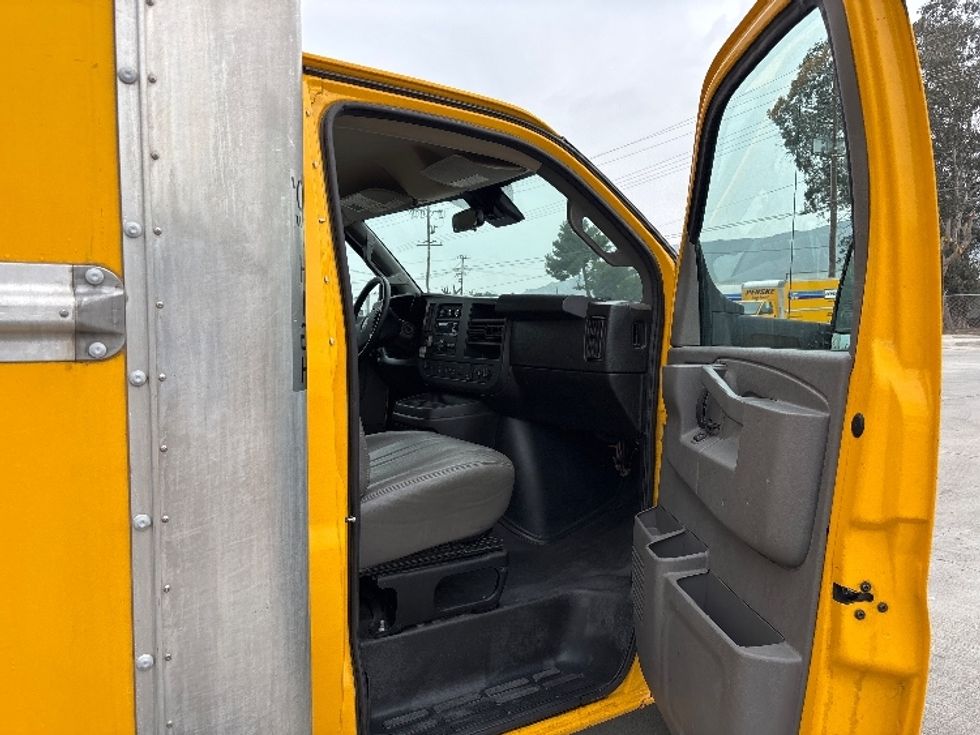 Light Duty Box Truck-Light and Medium Duty Trucks-GMC-2021-Savana G33903-Fontana-CA-97,987\n\t\tmiles-$ 27,750 - Image 19