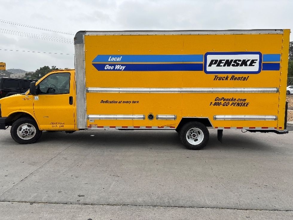 Light Duty Box Truck-Light and Medium Duty Trucks-GMC-2021-Savana G33903-Fontana-CA-97,987\n\t\tmiles-$ 27,750 - Image 4