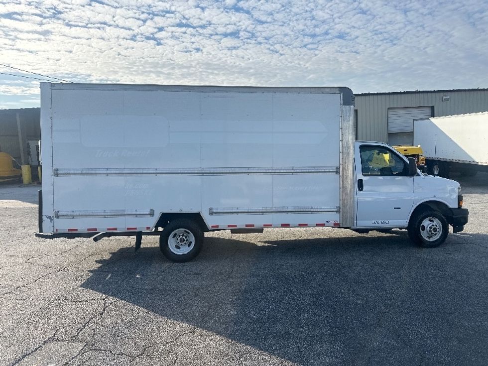 Light Duty Box Truck-Light and Medium Duty Trucks-GMC-2021-Savana G33903-Forest Park-GA-111,462\n\t\tmiles-$ 29,500 - Image 15