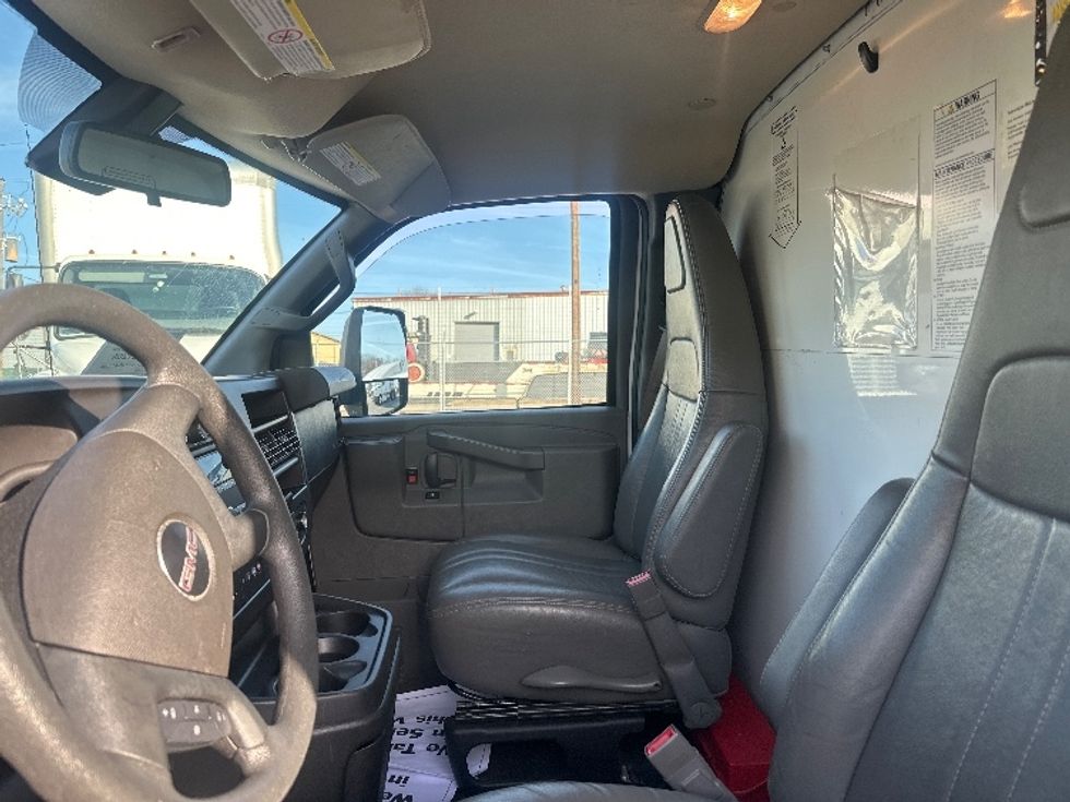 Light Duty Box Truck-Light and Medium Duty Trucks-GMC-2021-Savana G33903-Forest Park-GA-111,462\n\t\tmiles-$ 29,500 - Image 19